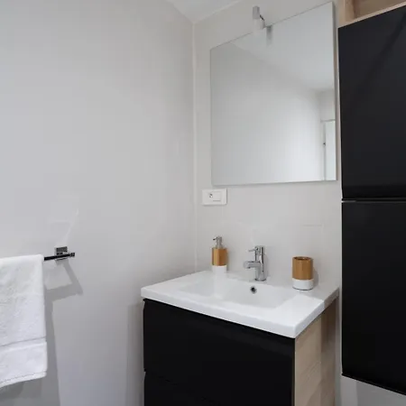 Guestready - Le Duplex Des Pentes דירה ליון